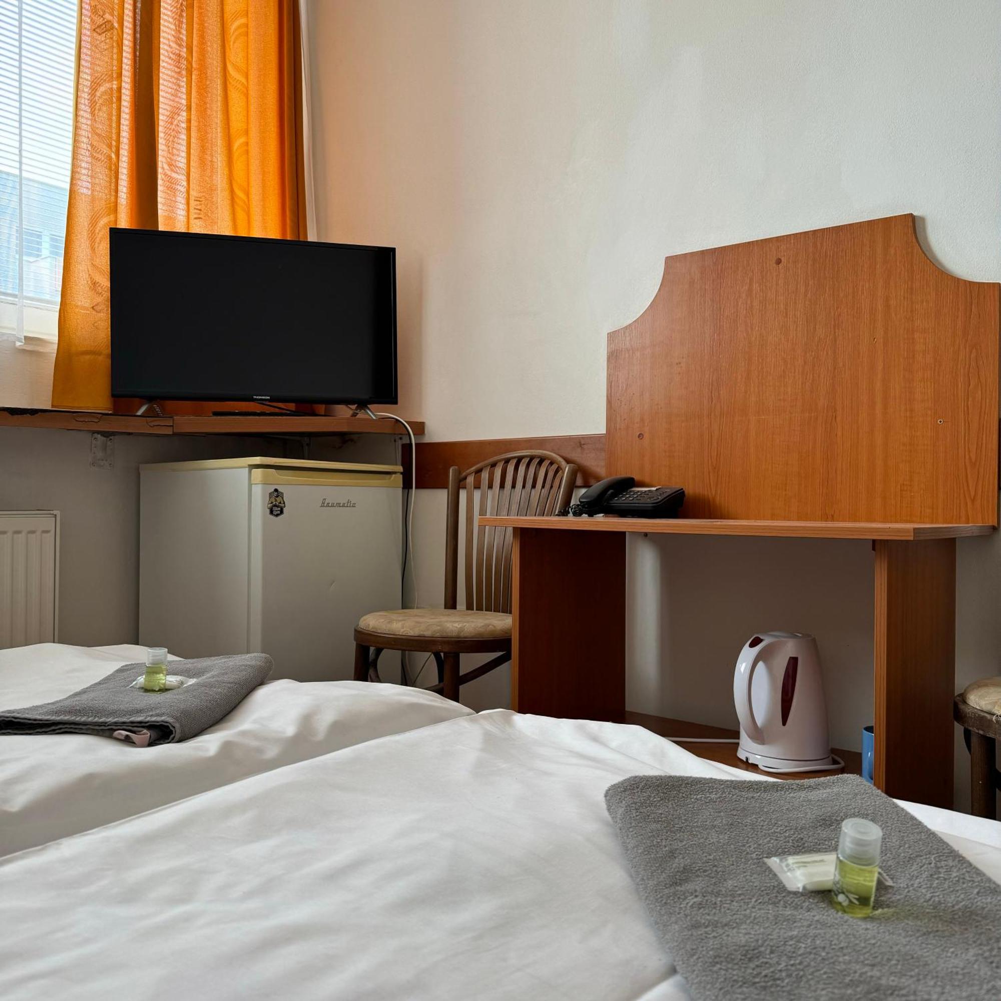 Hotel Avion Bratislava Exterior photo